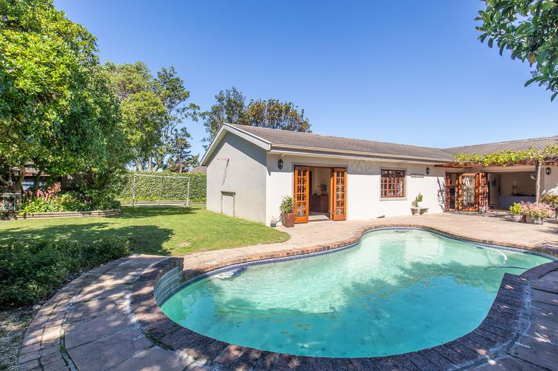 5 Bedroom Property for Sale in Bergvliet Western Cape